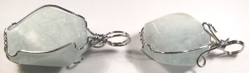 Foto-Edelsteine: zwei Aquamarin-Anhänger