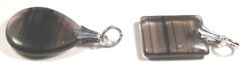 Foto-Edelsteine: zwei Lamellenobsidian-Anhänger