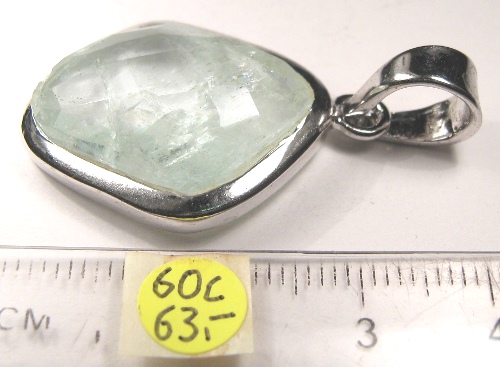 Foto Edelstein-Anhänger in Sterlingsilber: facettierter Aquamarin