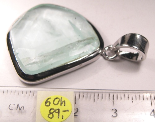 Foto Edelstein-Anhänger in Sterlingsilber: facettierter heller Aquamarin in Freiform