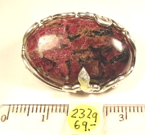 Foto Edelstein-Anhänger in Sterlingsilber: Eudialyt-Cabochon