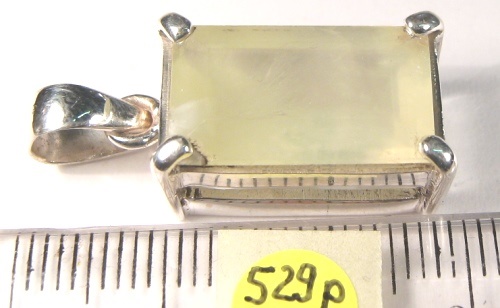 Foto Edelstein-Anhänger in Sterlingsilber: facettiertes Prehnit-Rechteck