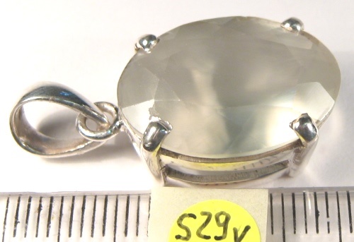 Foto Edelstein-Anhänger in Sterlingsilber: facettiertes Prehnit-Oval