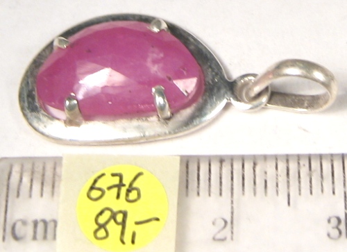 Foto Edelstein-Anhänger in Sterlingsilber: pinker Saphir facettiert