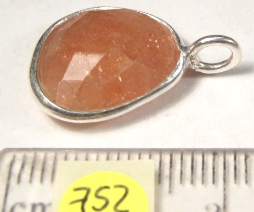 Foto Edelstein-Anhänger in Sterlingsilber: facettierter Sonnenstein