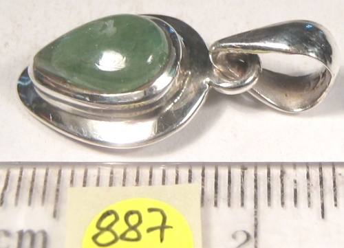 Foto Edelstein-Anh�nger in Sterlingsilber: Tsavorit Spitzoval-Cabochon