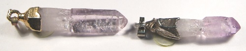Foto Edelsteine: zwei -Amethyst-Rohstein-Anhänger (Szepter)