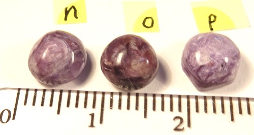 Foto Edelsteine: runde Charoit-Cabochons mit ca. 7 mm Durchmesser
