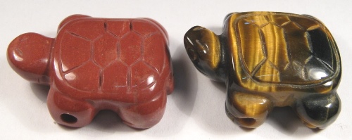 Foto Edelsteine: zwei Schildkr�ten-Lederbandteile (Japsis und Tigerauge)