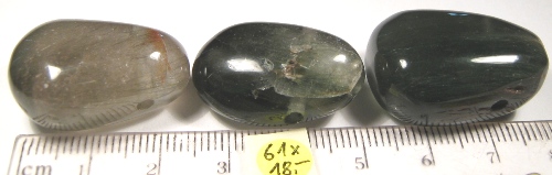 Foto Edelsteine: gebohrte Trommelsteine Aktinolithquarz