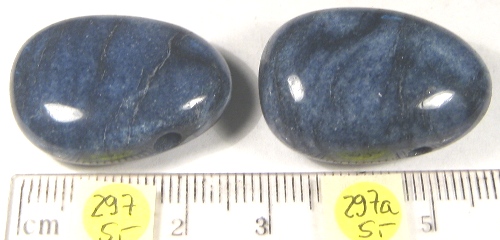 Foto Edelsteine: gebohrte Trommelsteine Blauquarz