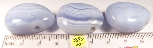 Foto Edelsteine: gebohrte Trommelsteine Chalcedon