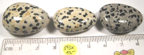 Foto Edelsteine: gebohrte Trommelsteine Dalmatinerstein