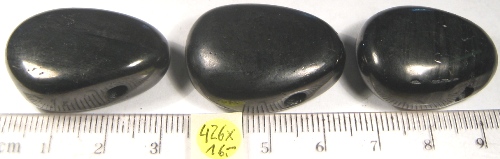 Foto Edelsteine: gebohrte Trommelsteine Gagat