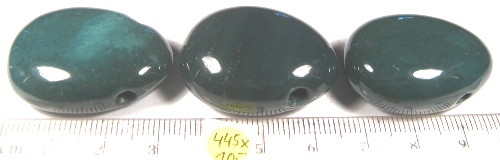 Foto Edelsteine: gebohrte Trommelsteine Heliotrop