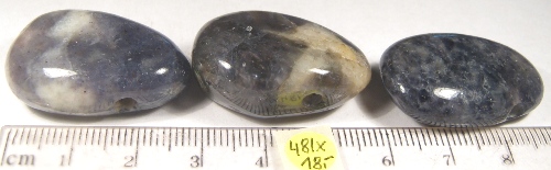 Foto Edelsteine: gebohrte Trommelsteine Iolith