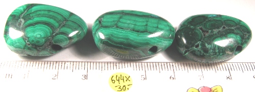 Foto Edelsteine: gebohrte Trommelsteine Malachit