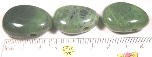 Foto Edelsteine: gebohrte Trommelsteine Nephrit