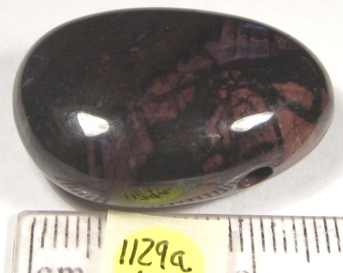 Foto Lederbandteile aus Edelsteinen: Sugilith-Trommelstein