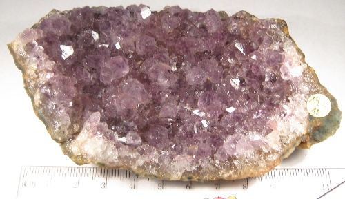 Foto Edelsteine: Rohstein Amethyst