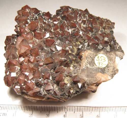 Foto Mineralien: alte Eisenkiesel-Stufe