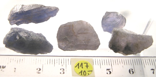 Foto Mineralien: fünf Iolith-Rohsteine