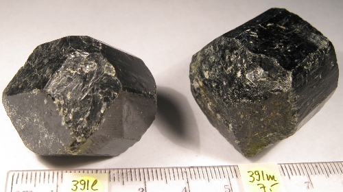 Foto Mineralien: Schörl-Kristalle mit Endflächen