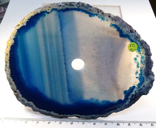 Foto Mineralien: gebohrte blaue Achatscheibe