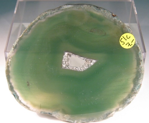 Foto Mineralien: grüne Achatscheibe mit Druse
