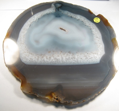 Foto Mineralien: recht große naturfarbene Achatscheibe