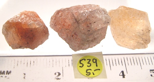 Foto Mineralien: drei Sonnensteine aus Tansania