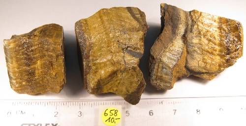 Foto Mineralien: drei Tigerauge-Rohsteine
