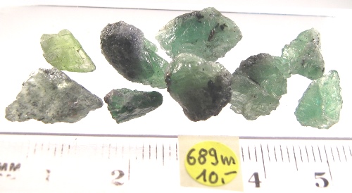 Foto Mineralien: Tsavorit-Bruchstücke aus Tansania