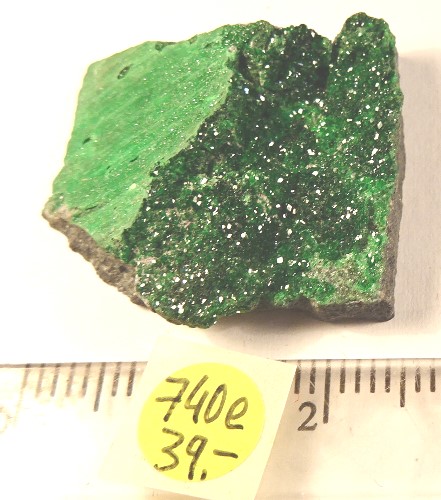 Foto Mineralien: Uwarowit-Rohstein
