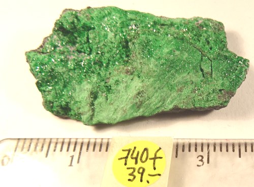 Foto Mineralien: Uwarowit-Rohstein der Saranovski Mine