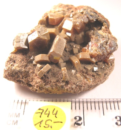 Foto Mineralien: Vanadinit-Rohstein aus Marokko