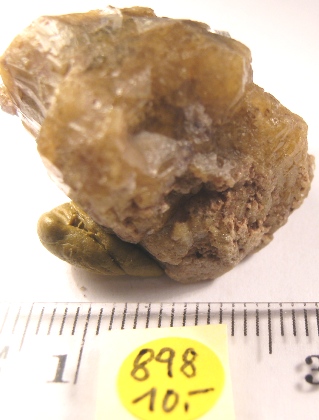 Foto Mineralien: Vesuvianit-Rohstein aus Mexiko
