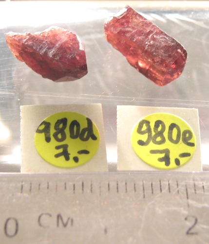Foto Mineralien: zwei durchsichtige Zirkon-Kristalle