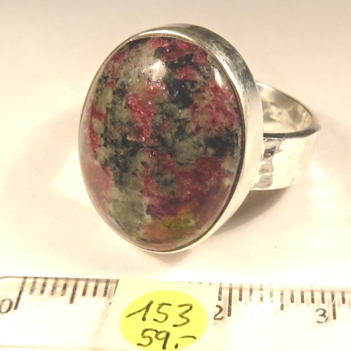 Foto Edelstein-Ringe in Sterlingsilber: Eudialyt-Cabochon