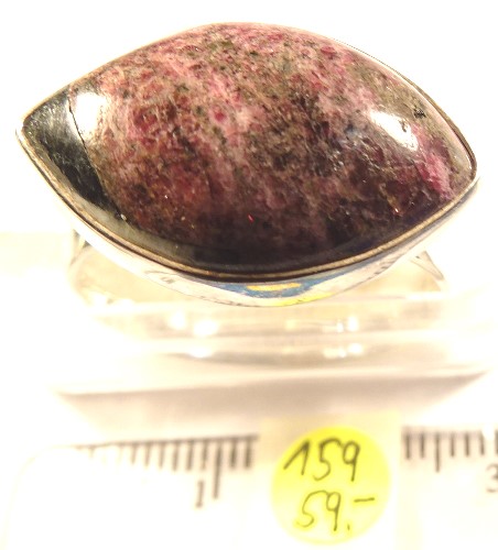 Navedette-Cabochon Eudialyt