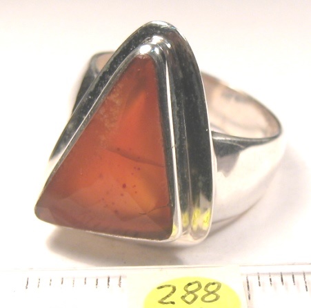 Foto Edelstein-Ringe in Sterlingsilber: dreieckiger facettierter Karneol