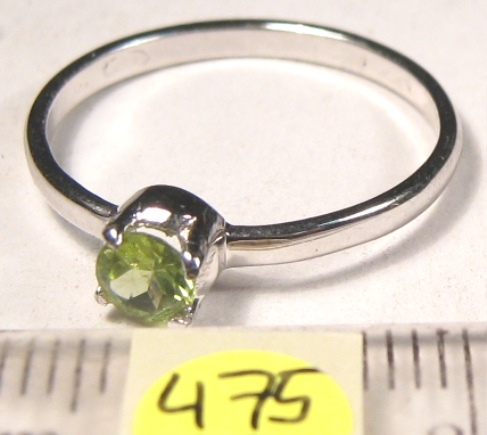 Foto Edelstein-Ringe in Sterlingsilber: kleiner runder facettierter Peridot