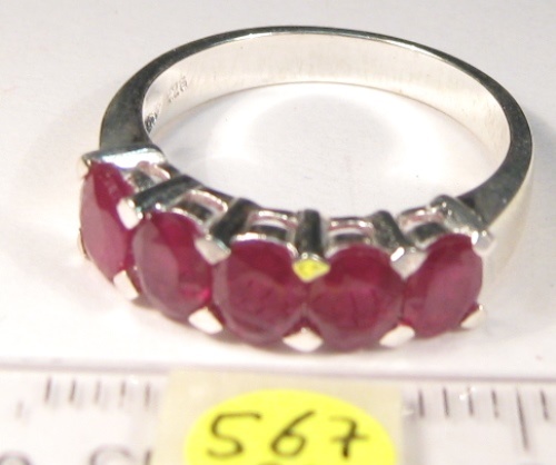Foto Edelstein-Ringe in Sterlingsilber: 5 facettierte Rubine