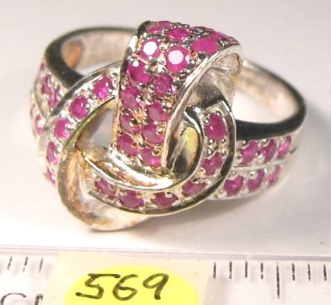 Foto Edelstein-Ringe in Sterlingsilber: mit vielen facettierten Rubinen in Sonderform