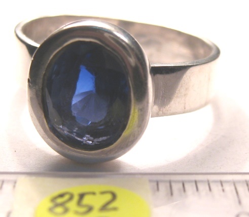 Foto Edelstein-Ringe in Sterlingsilber: blauer ovaler facettierter Zirkon