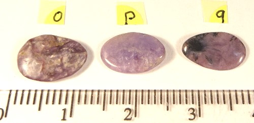 Foto Edelsteine: ovale Ringsteine aus Charoit